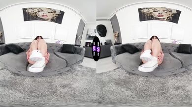 Hot, orgasming brunette