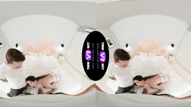 One hottie for two best friends