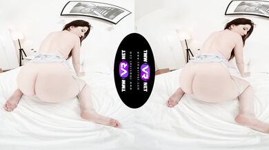 Fighting boredom with orgasming pussy