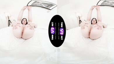 Fighting boredom with orgasming pussy