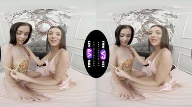 Kinky brunettes throw a lesbo show