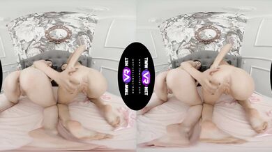 Kinky brunettes throw a lesbo show