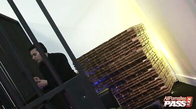 Bank heist turns into an orgy 4K