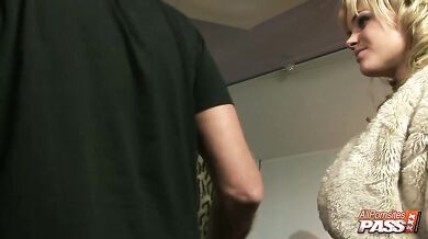 Hot chicks showing up for an interview 4K