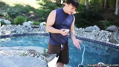 Jessi Palmer fucking in the backyard with her blue eyes