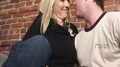 Emma Starr fucking in the living room with her average body