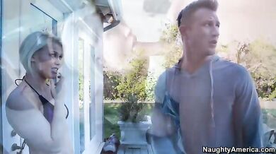 Ash Hollywood fucking in the counter with her petite