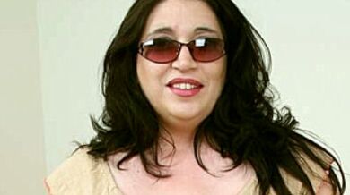 Chunky Housewife Works a Cock