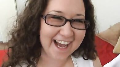Jem Jewel Gets Her Fat Pussy Licked
