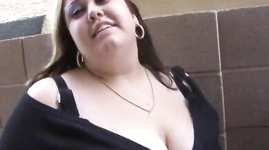 Monique Shows Her Enormous BBW Ass