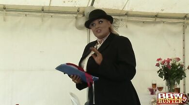 Plumper having an orgy in public