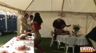 Plumper having an orgy in public