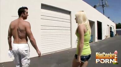 Teagan Summers sizing up a huge cock