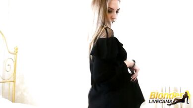 Sweet Blonde Babe AriaNolana