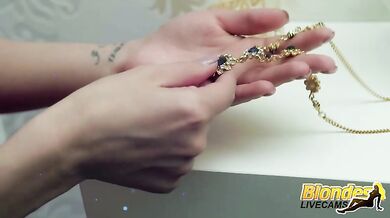 Hot Sexpot Blonde DaisyLyn