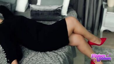 Mature Woman TeasingJuliana