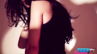 SensualLiv Is An Excellent Young Dame