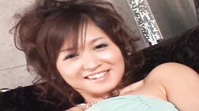 Moe Ousawa gets her elegant pussy open for little play