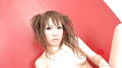 Mirai Asian babe puts vibrator on oiled clitoris