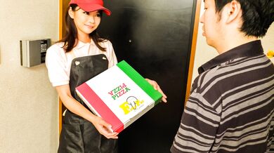 Brunette amateur provides amazing Japanese blowjobs