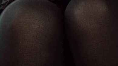 Amateur Asian girl gets ready to fuck in the car