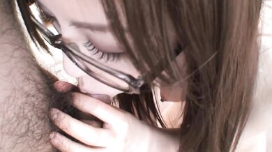 Miu Shinohara caresses her hairy pussy