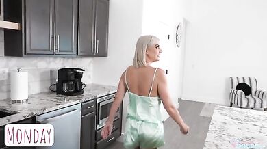 Making A Move On My Stepmom - S7:E3