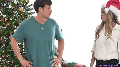 Our Stepmoms Pussies Calm The Christmas Chaos - S5:E4