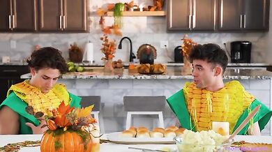 Mom Pussy Makes A Perfect Thanksgiving - S5:E3