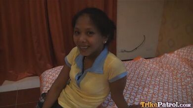 Young Filipina streetwalker gets picked up by foreigner for sex