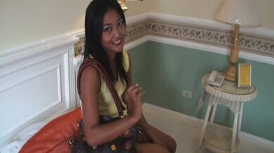 Dark-skinned Filipina tramp picked up at the mall for good sex with foreign tourist