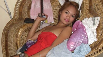 Super hot Filipina babe gets her pretty pussy stuffed by lucky old foreign dude