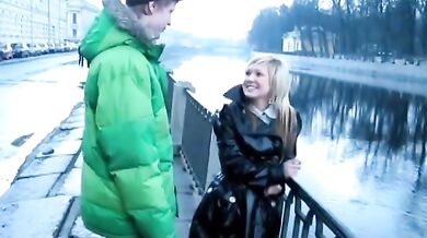 Sexy babe gets laid