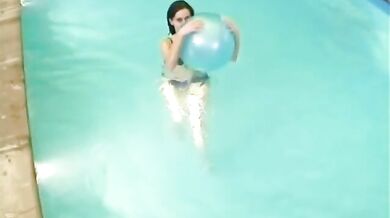 Sex in pool