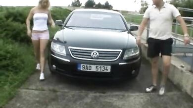 Sporty blonde outdoor fuck
