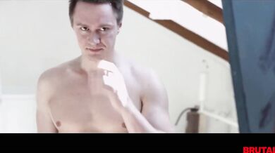 Model fucks his bitchy painter