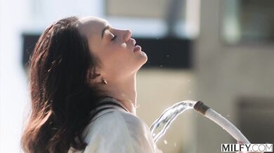 MILFY Anal-Loving MILF Paris Lincoln Gets Her Flawless Ass Filled Up