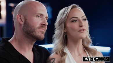 WIFEY Sexy Blonde Hotwife Heidi Jo Gets BBC Double-Teamed And Creampied