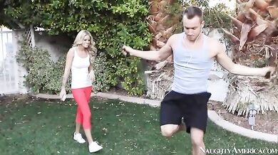 Jessa Rhodes fucking in the backyard with her petite