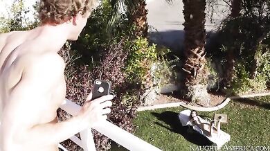 Jodi Taylor fucking in the floor with her natural tits