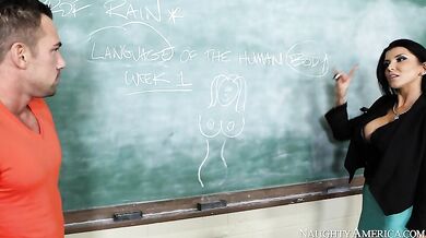 Romi Rain fucking in the floor with her tits