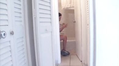 Handjob before I pee