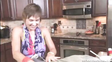 MILF Lilian Tesh Handjob