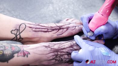 Titi Ramone Gets Feet Tattooed By Bunni Valentine And Fucked By Aspen Mischief And Kennedy