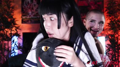 Marica Hase And Titi Ramone Watcha Scary Movie