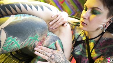Anuskatzz And Serpienta Get Their Holes Gaped With Big Toys And Illuzs Help