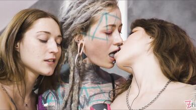 Anuskatzz Get Double Penetrated And Finished Of With Some Nice Facial Over All 3 Girls