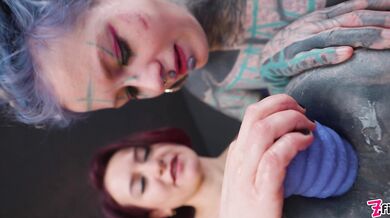 Anuskatzz, Missflora, and Lilylu have some cosplay anal fisting fun