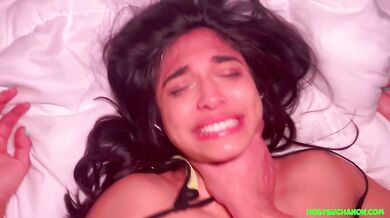 Reina Raes First Anal