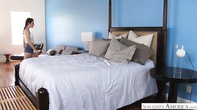 Jenna Reid fucking in the bedroom with her brown eyes